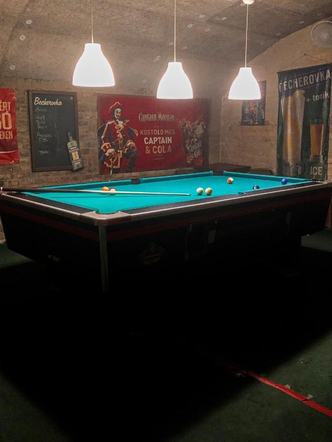 Whole Basement Former Pub2 For Stag Do, Men'S Cave Budapest Bagian luar foto