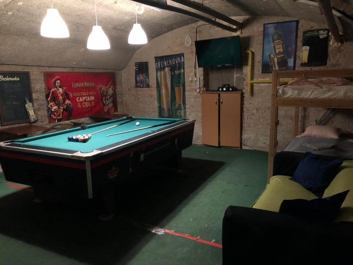 Whole Basement Former Pub2 For Stag Do, Men'S Cave Budapest Bagian luar foto