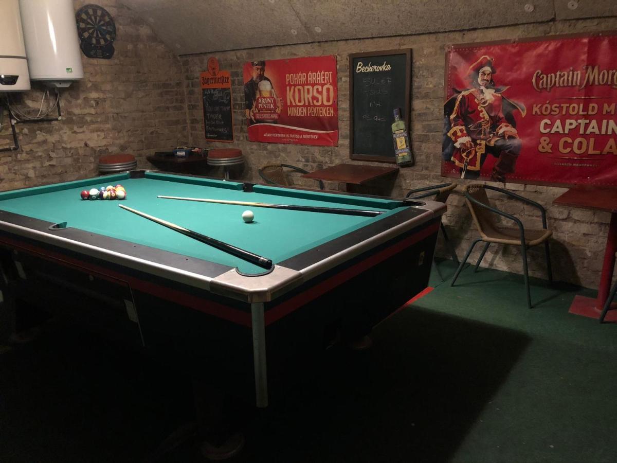 Whole Basement Former Pub2 For Stag Do, Men'S Cave Budapest Bagian luar foto