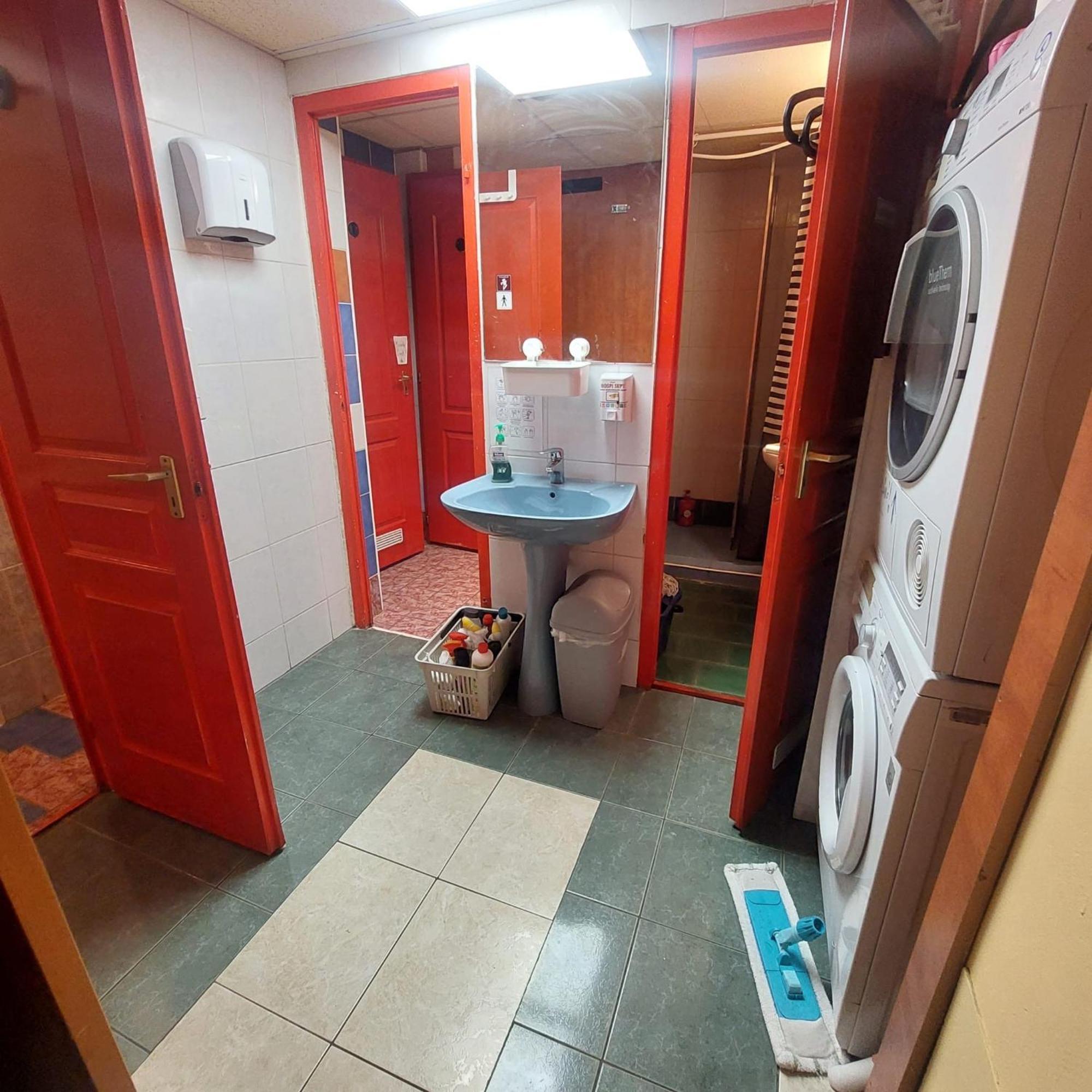 Whole Basement Former Pub2 For Stag Do, Men'S Cave Budapest Bagian luar foto