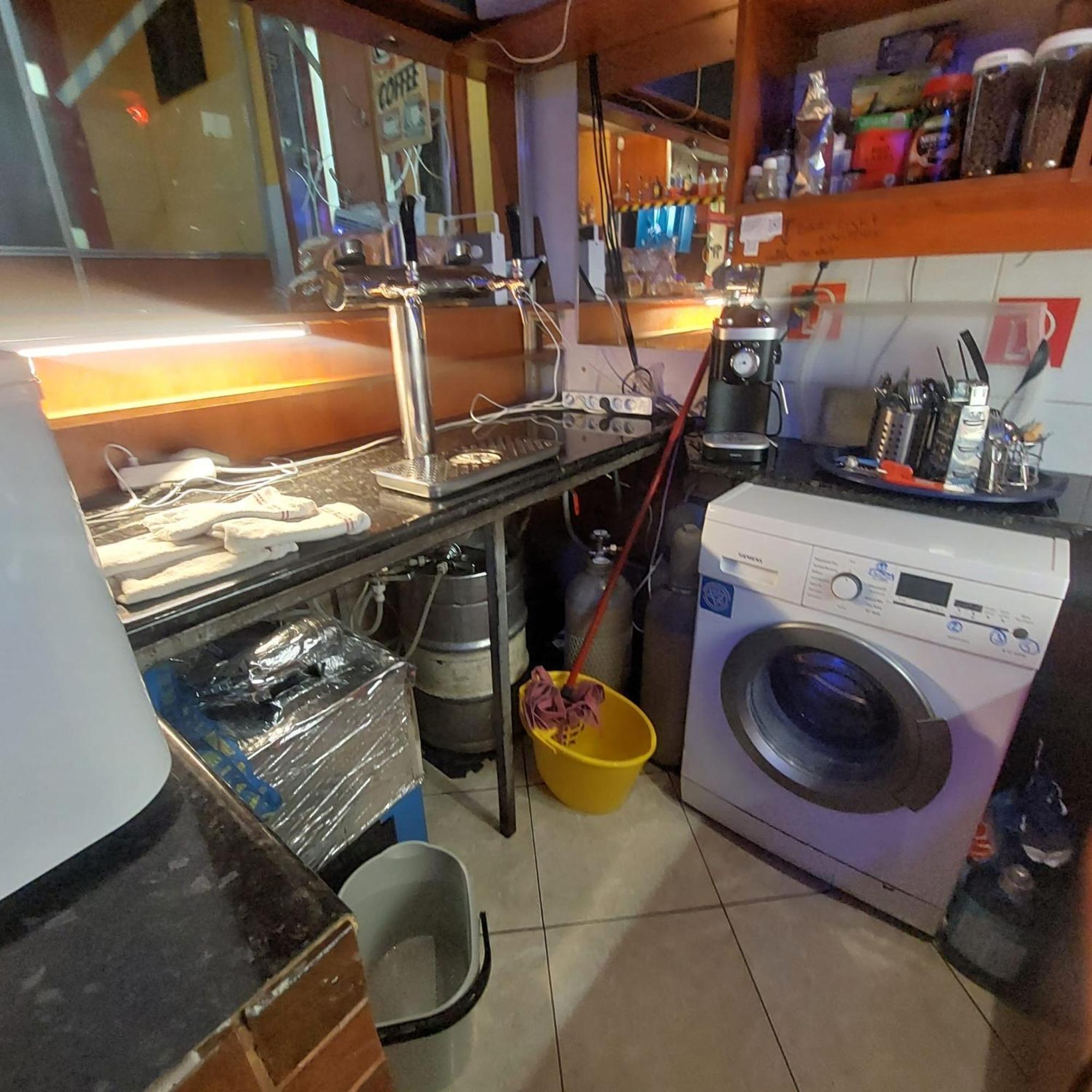 Whole Basement Former Pub2 For Stag Do, Men'S Cave Budapest Bagian luar foto